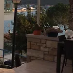 Azize Apartahotel